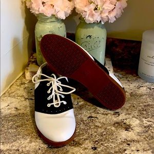 ❌SOLD❌ PREDICTIONS OXFORD SADDLE VINTAGE SHOES 8.5